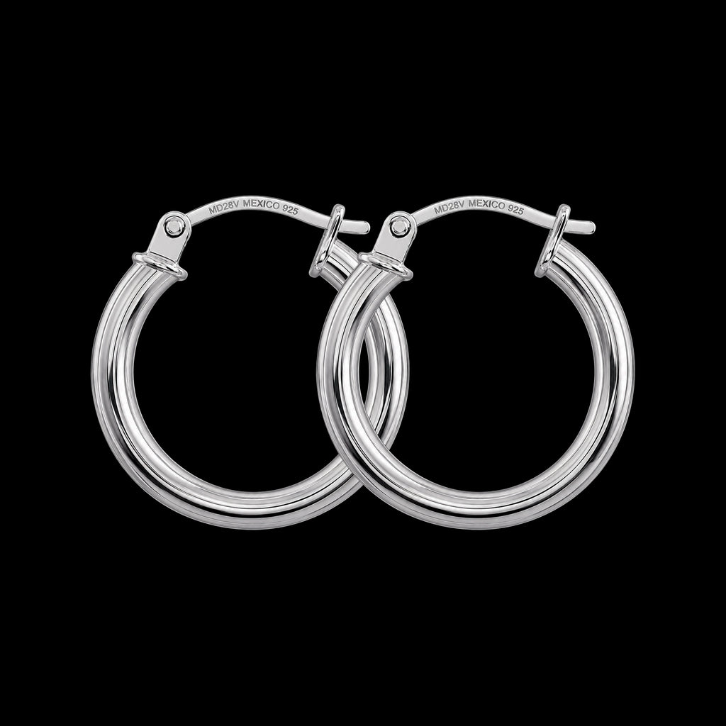 Detalle del acabado pulido de las Arracadas Brisa fabricadas en plata .925.