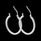 Detalle del acabado pulido de las Arracadas Sia fabricadas en plata .925.