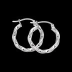 Detalle del broche de bisagra de las Arracadas Stella en plata .925 para un ajuste seguro y cómodo.