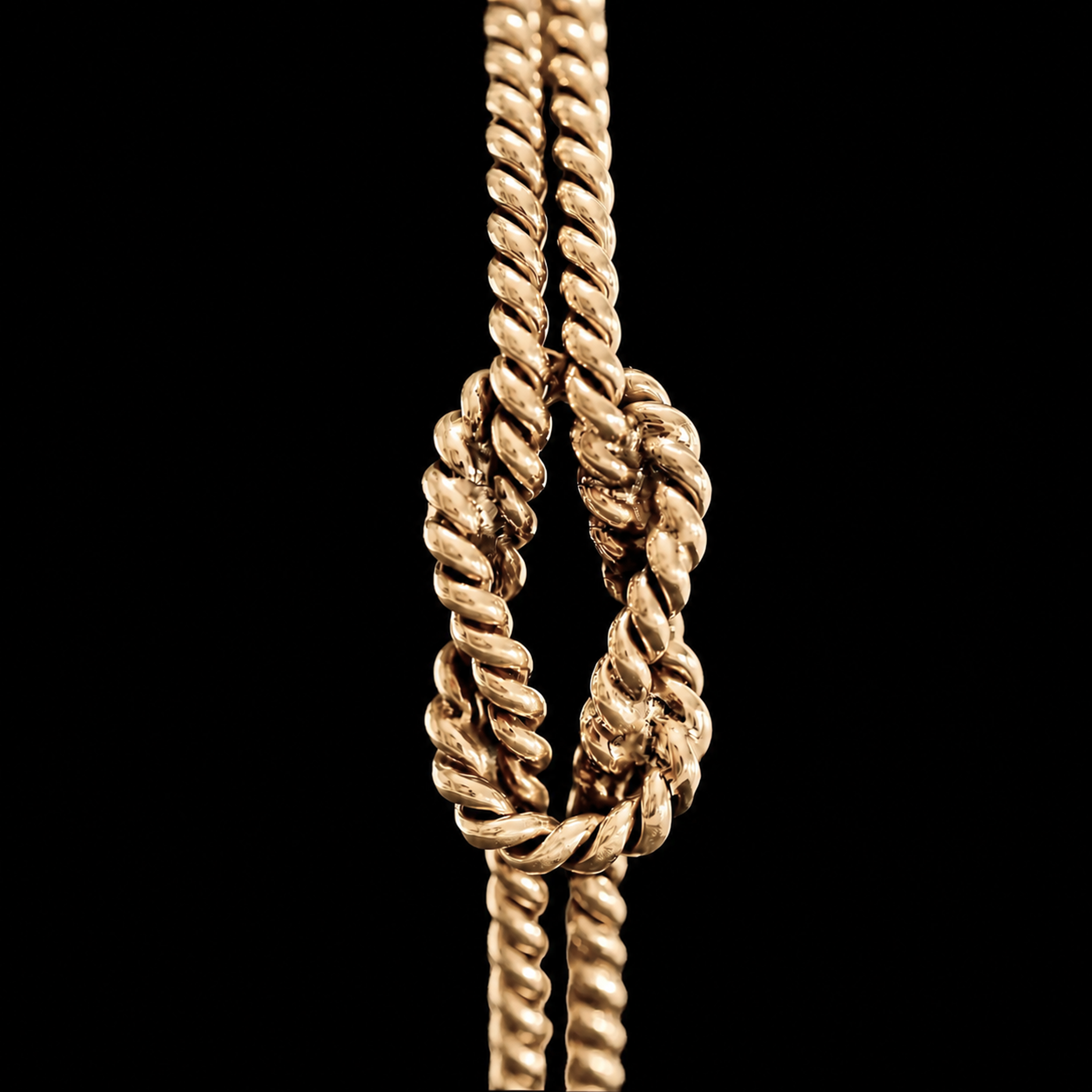 Detalle del Brazalete Náutico ajustable en oro sólido 10k para hombre