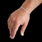 Brazalete Trenzado plata .925 puesto en muñeca
