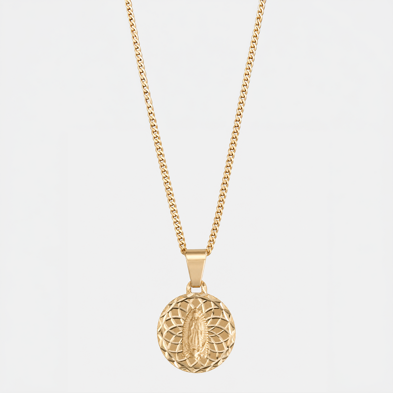 Collar Medalla Virgen en oro sólido 10K con Cadena Cuban Link de 1 mm.