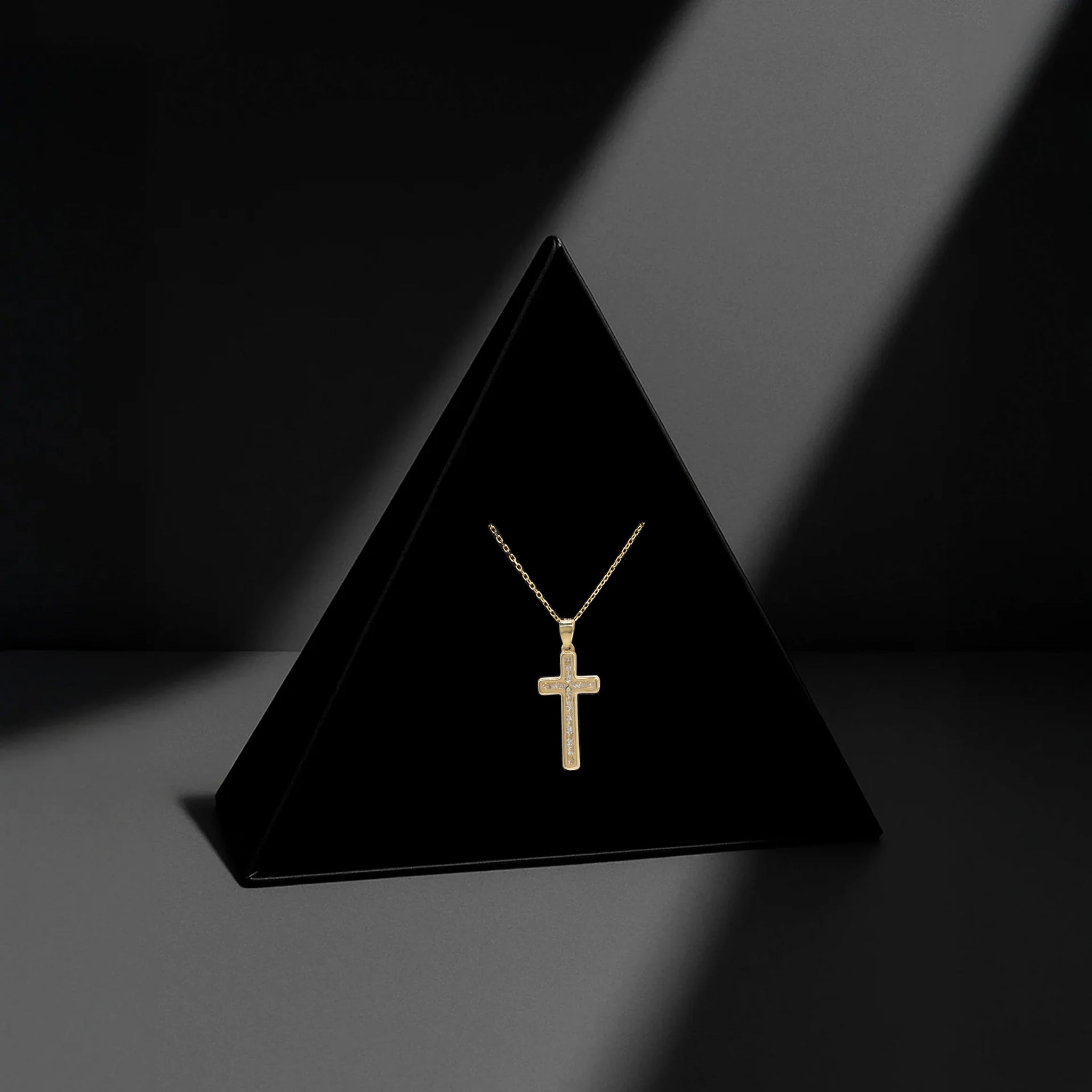 Cruz Cristalina (Oro Solido) Collar