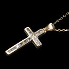 Cruz Cristalina (Oro Solido) Collar