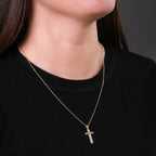 Cruz Cristalina (Oro Solido) Collar