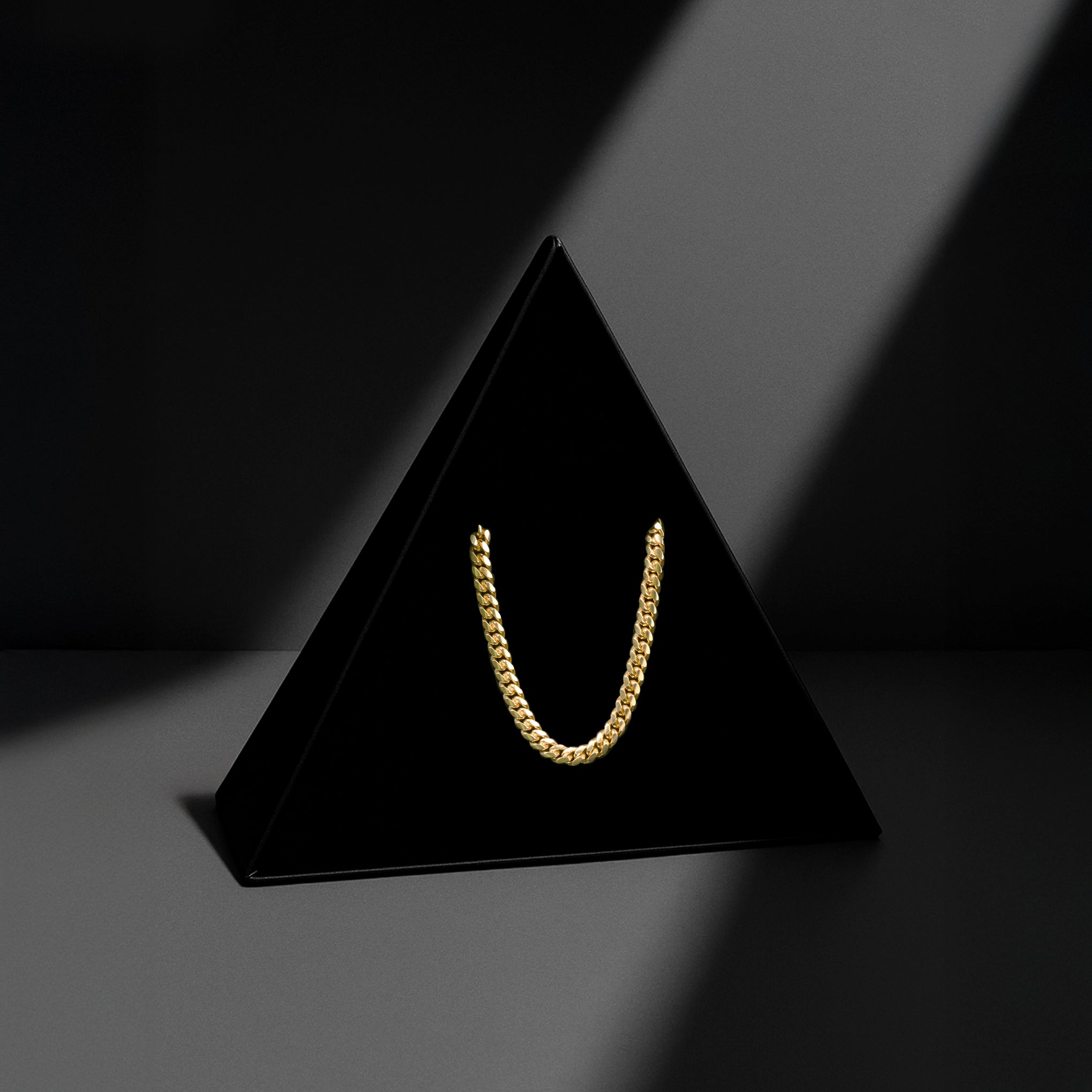 Cuban Link 4mm Broche de Caja (Oro Sólido) Cadena