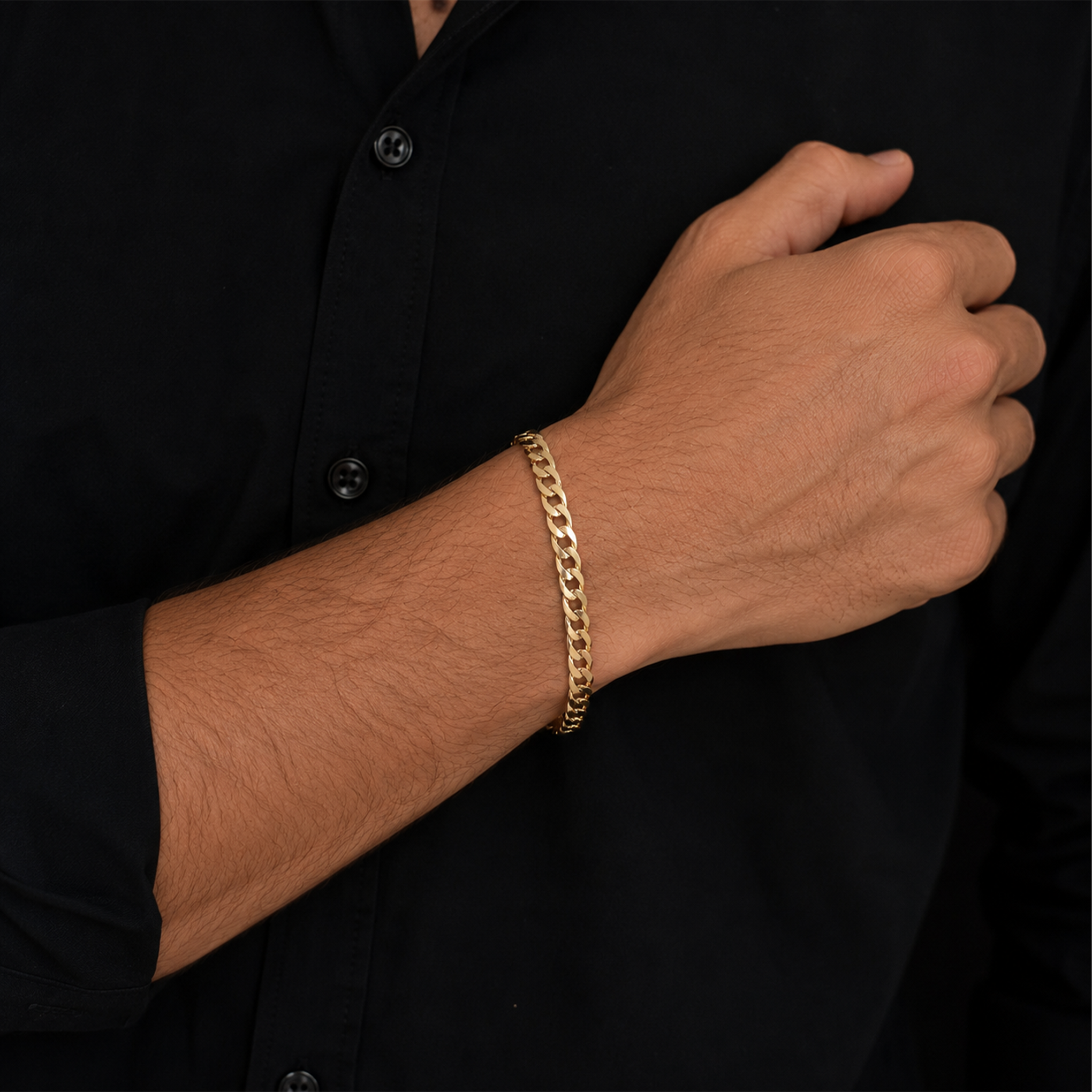 Pulsera Curb 5mm de oro sólido para hombre puesta en mano