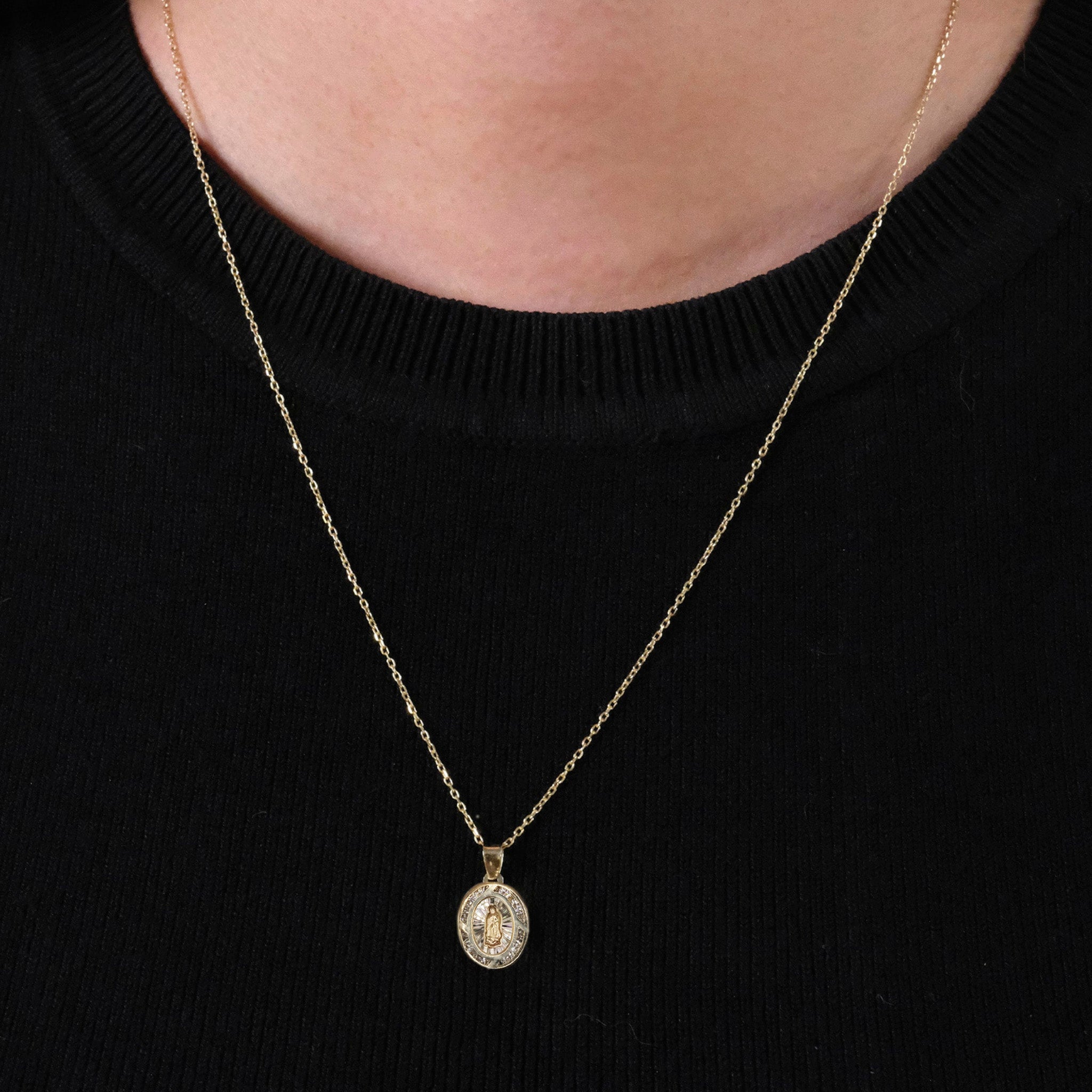 Virgen Mexicana (Oro Solido) Collar