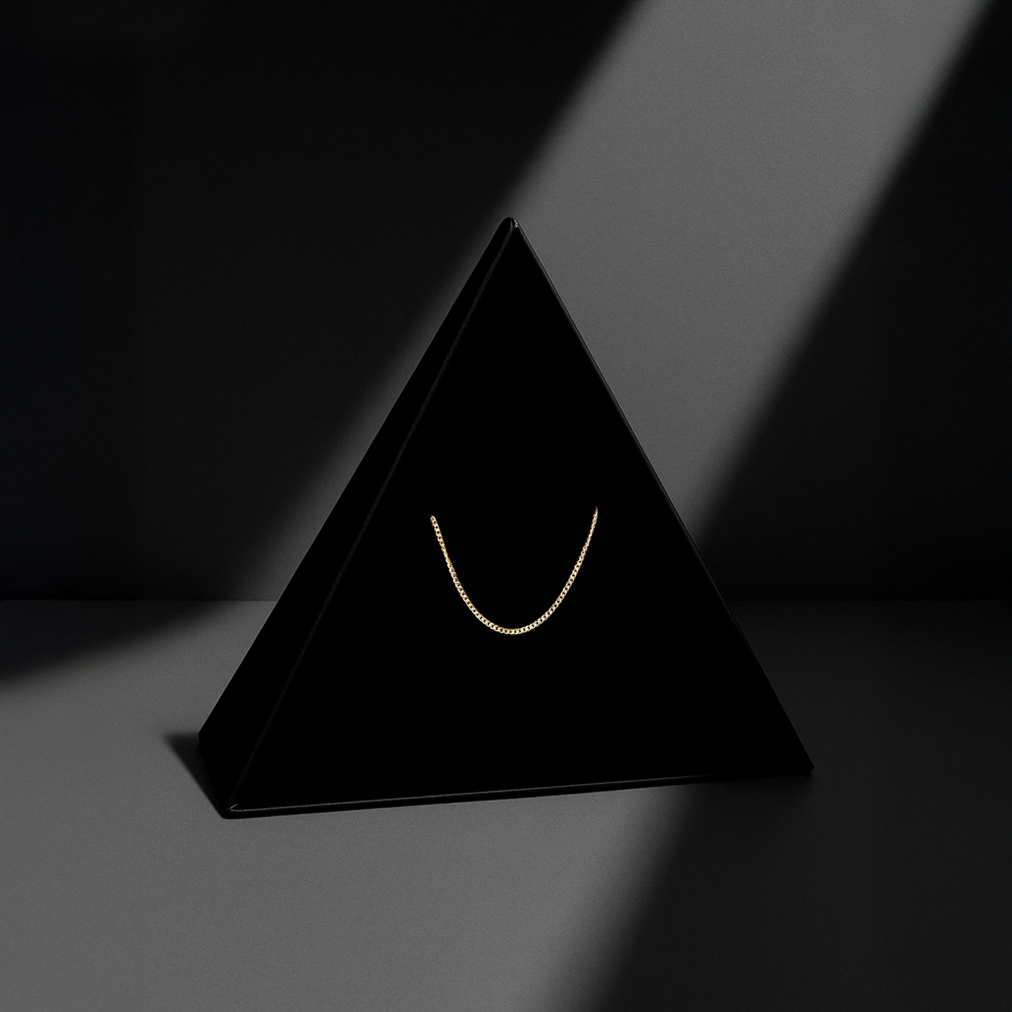 Cadena Cuban Link 1mm oro sólido 14K con empaque Triangulum