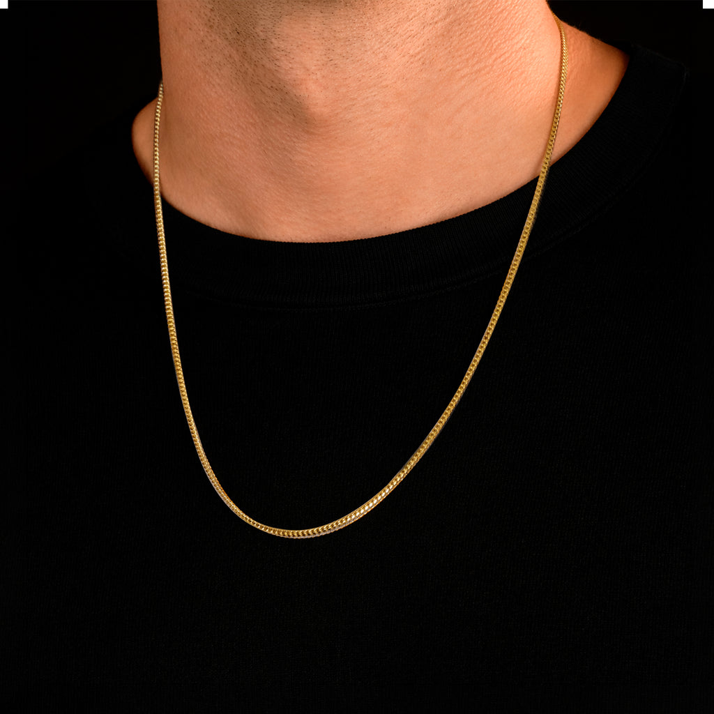 Cadena Cuban Link 2mm oro sólido 14K puesta en modelo