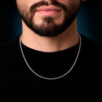 Hombre usando Cadena Cuban Link 2mm de Plata .925