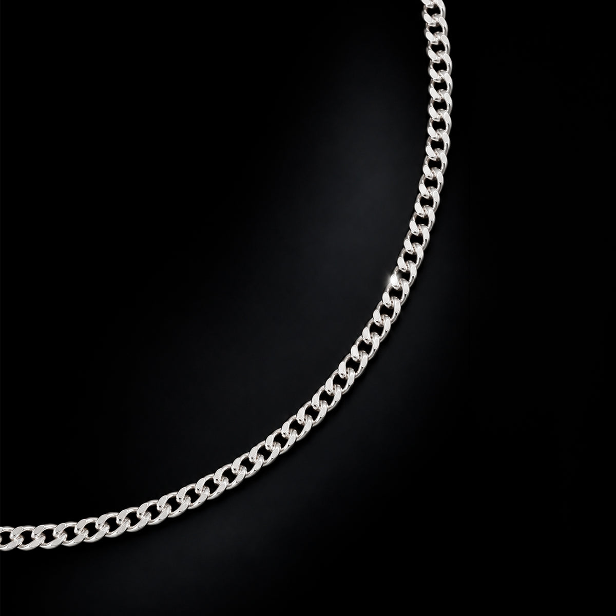Detalle del tejido Cuban Link 2mm en Plata .925 con acabado en rodio