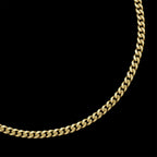 Detalle de textura y eslabones Cuban Link 3mm en oro sólido