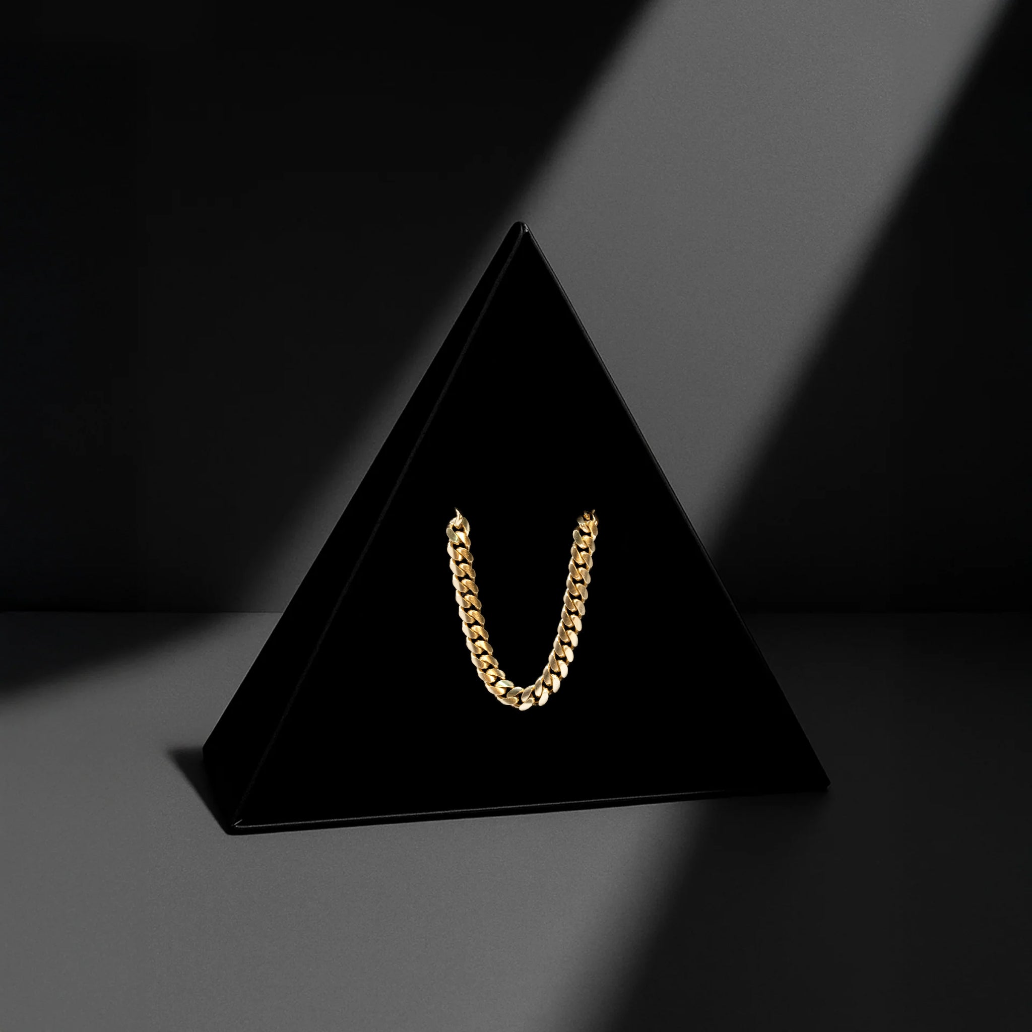 Cadena Cuban Link 5mm de oro sólido con empaque Triangulum
